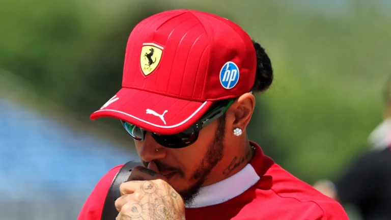 Lewis-Hamilton-Ferrari-768x432