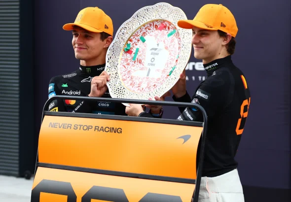 norris-piastri-trophy-1