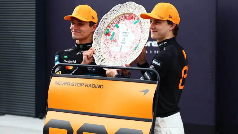 norris-piastri-trophy-1