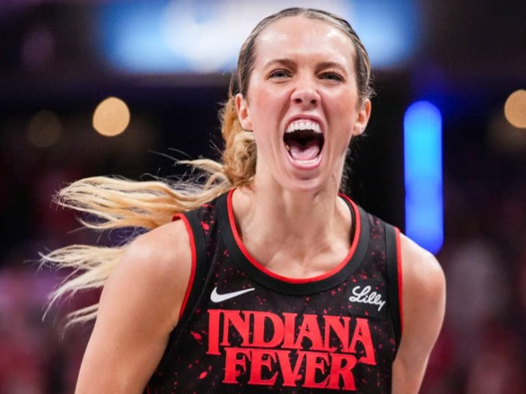 indiana-fever-guard-lexie-hull-10