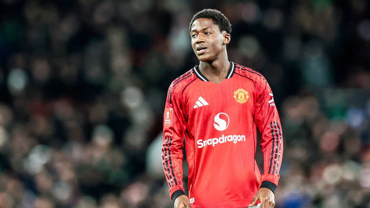 man-united-midfielder-kobbie-mainoo-1